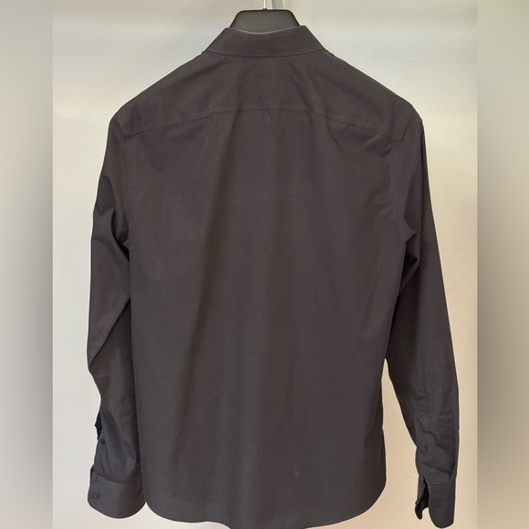 UNTUCKit button up - Picture 2 of 3